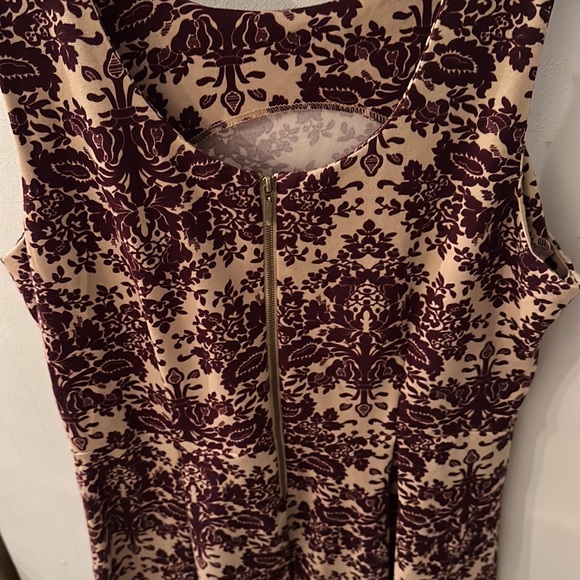 Women’s Dress - Picture 3 of 6